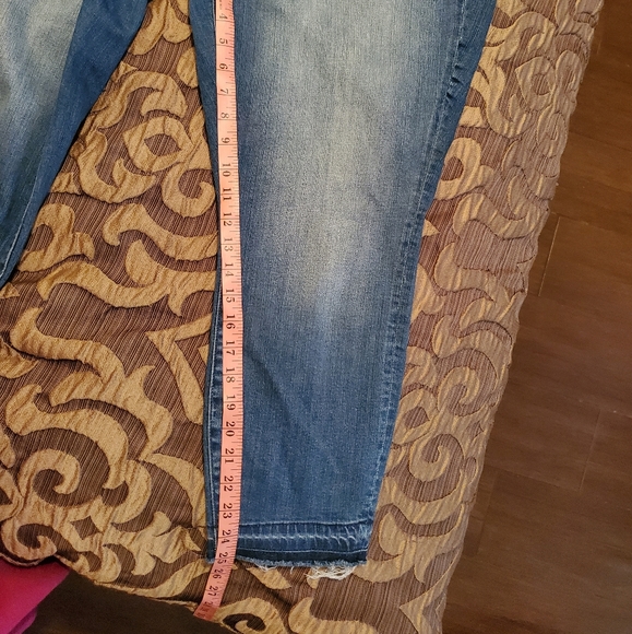 💖Host Pick💖Torrid Crop Jeans - Picture 7 of 9